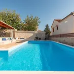 Ika Zadarvillas Βίλα Rastevic