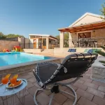 Βίλα Ika Zadarvillas