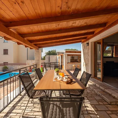 Ika Zadarvillas *