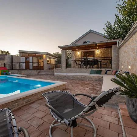 Ika Zadarvillas