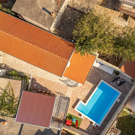 Ika Zadarvillas Vila *